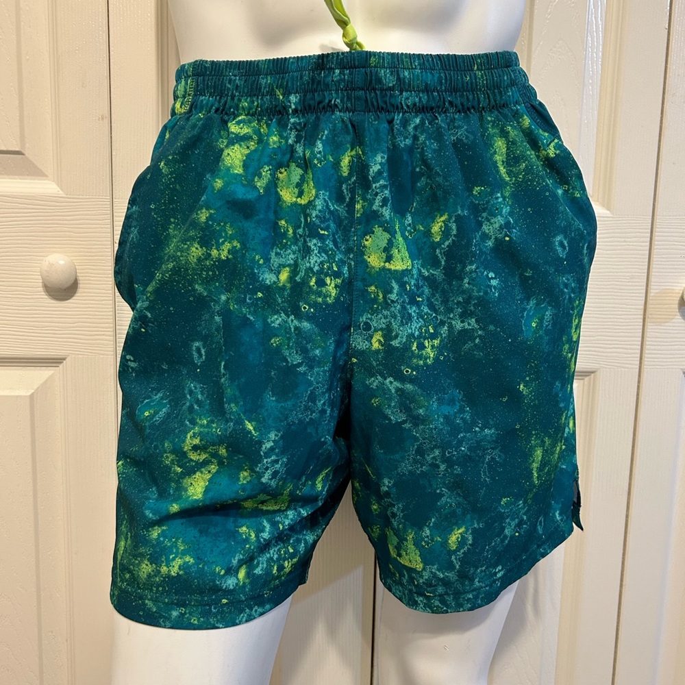 Men’s Athletic Shorts - DSG
Size: Medium, 5-6” inseam.